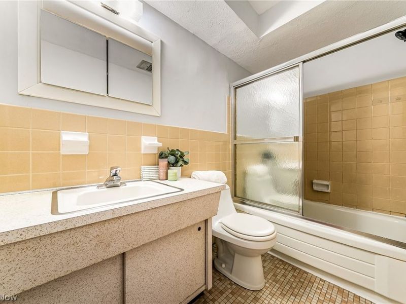 22011 River Oaks Drive, Unit A3, Rocky River, OH 44116 Photo 16