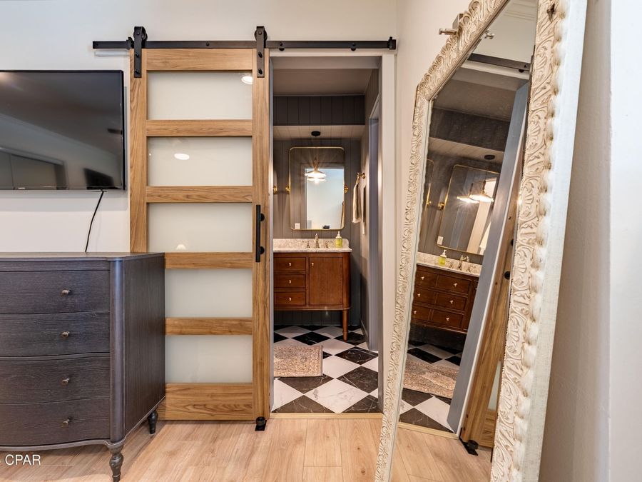 Property Image 100