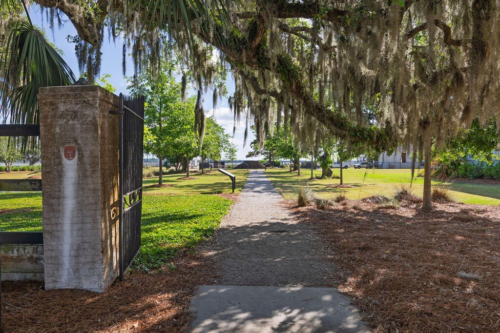 2016 Ironstone Alley Photo 84