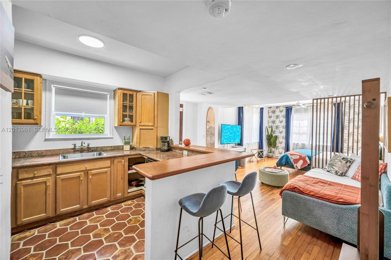 7643 Harding Ave , Miami Beach, FL 33141 Photo