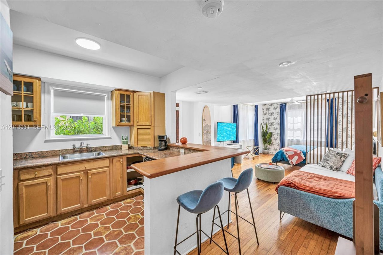 7643 Harding Ave , Miami Beach, FL 33141 Photo