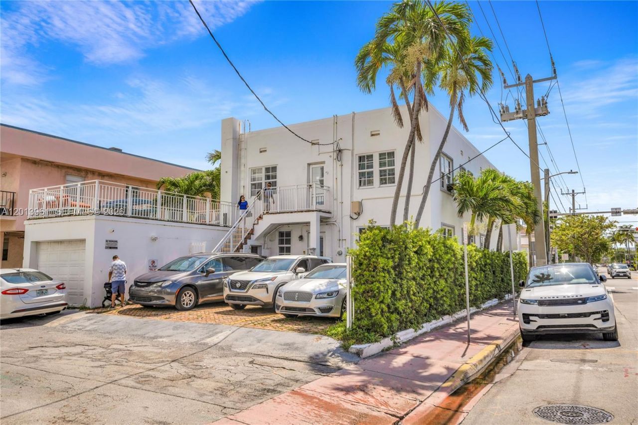 7643 Harding Ave , Miami Beach, FL 33141 Photo