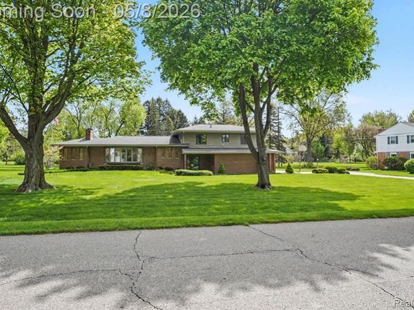 1226 Woodkrest Drive, Flint Twp, MI 48532