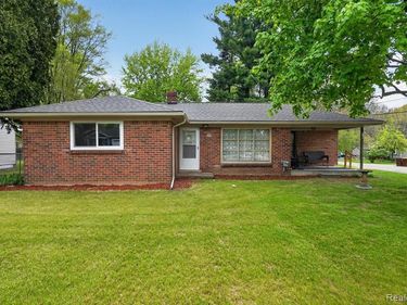 403 Pond Street, Pinckney Vlg, MI 48169