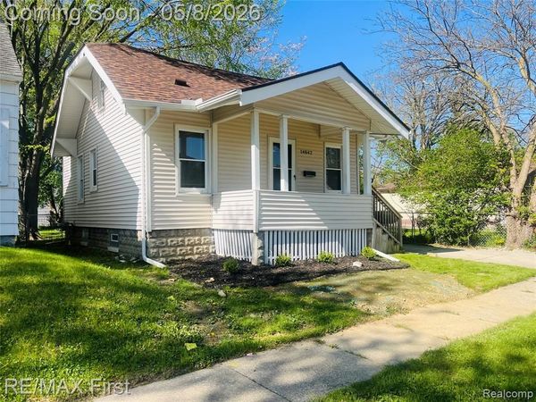 14842 Collinson Avenue, Eastpointe, MI 48021