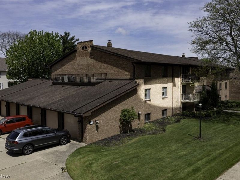 600 Tollis Parkway, Unit 209, Broadview Heights, OH 44147 Photo 2