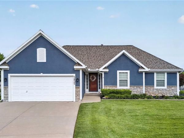 5835 LAKECREST Drive, Shawnee, KS 66218
