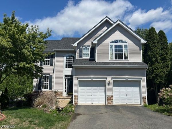 305 Winding Hill Dr, Mount Olive, NJ 07840