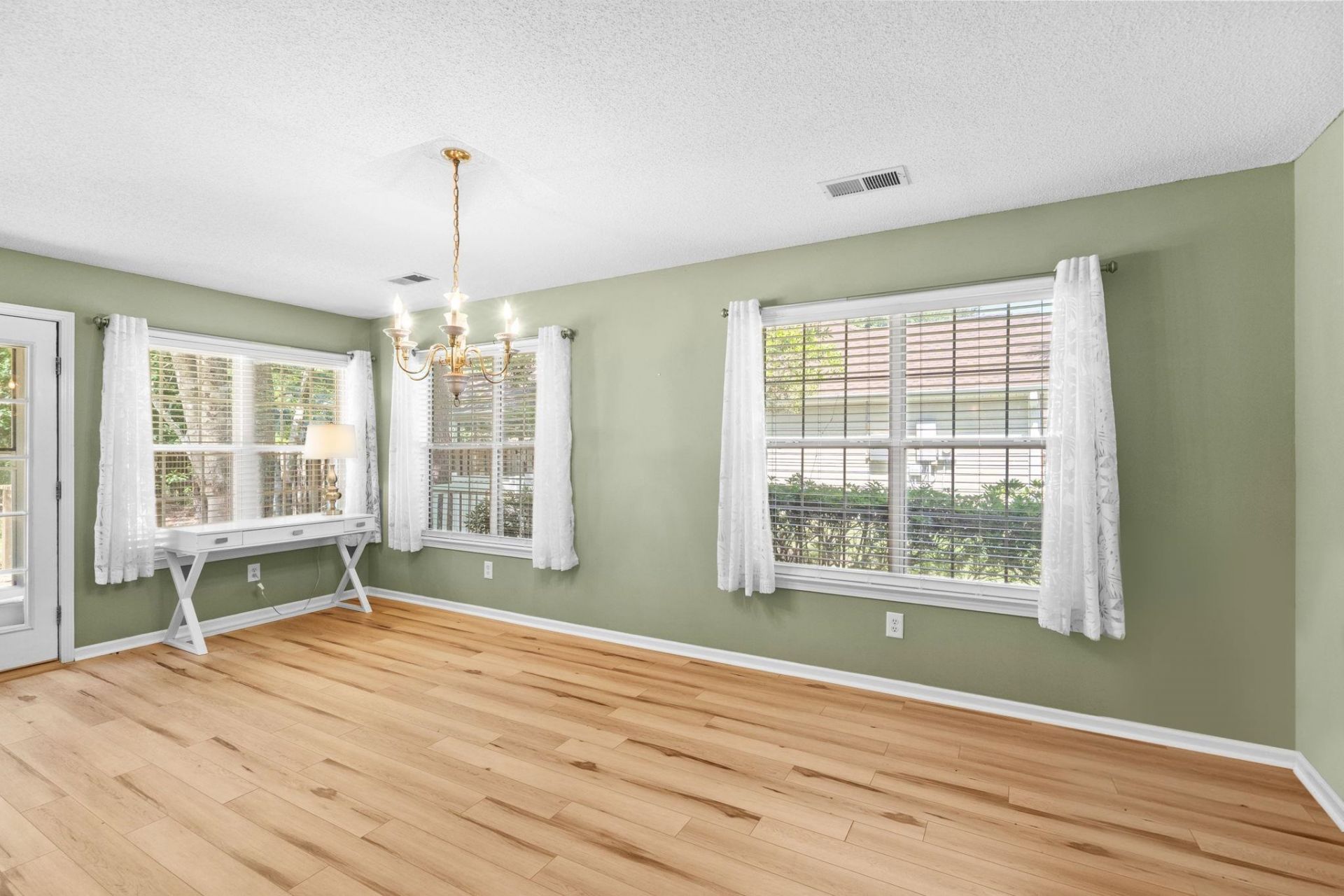 205 Prestwick Rd. Photo 17