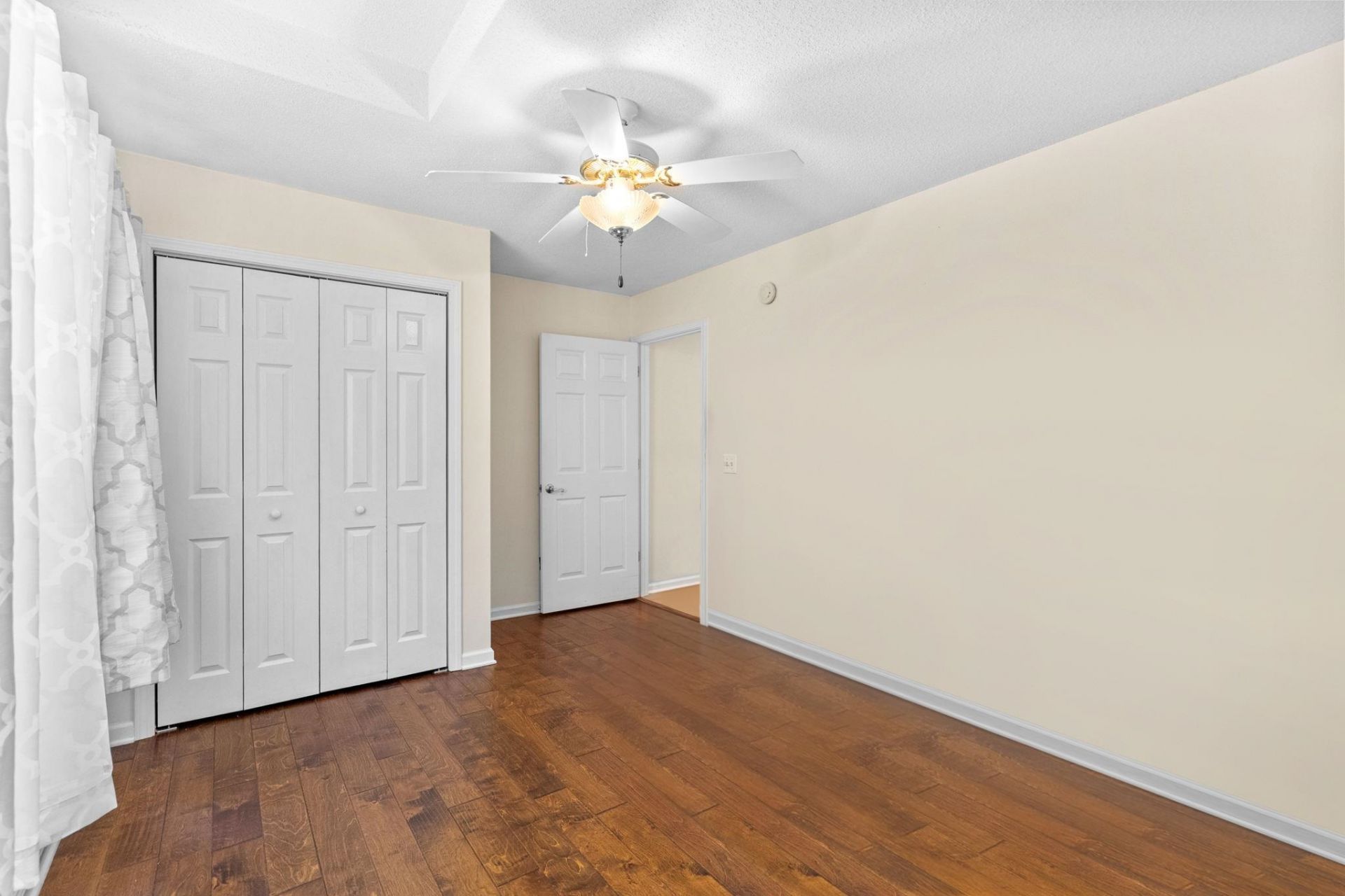 205 Prestwick Rd. Photo 35