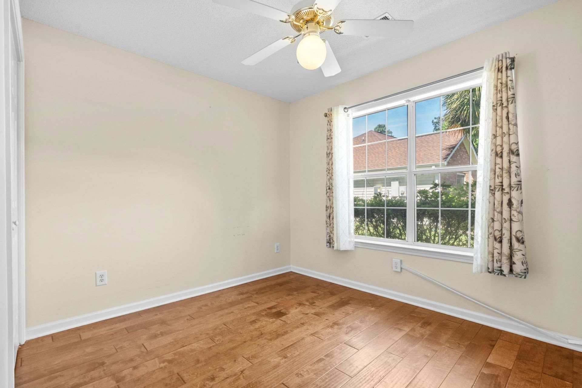 205 Prestwick Rd. Photo 37