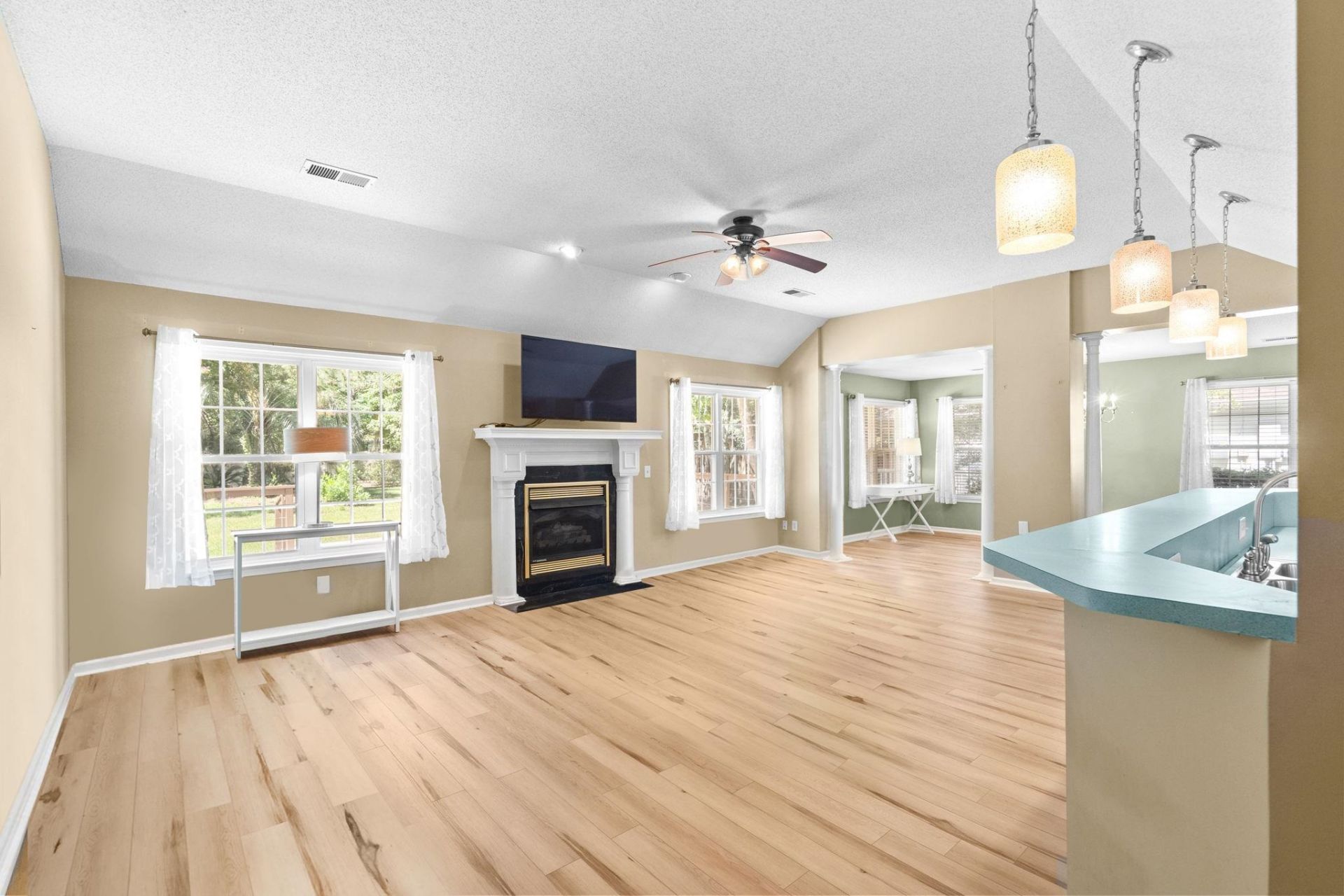 205 Prestwick Rd. Photo 4