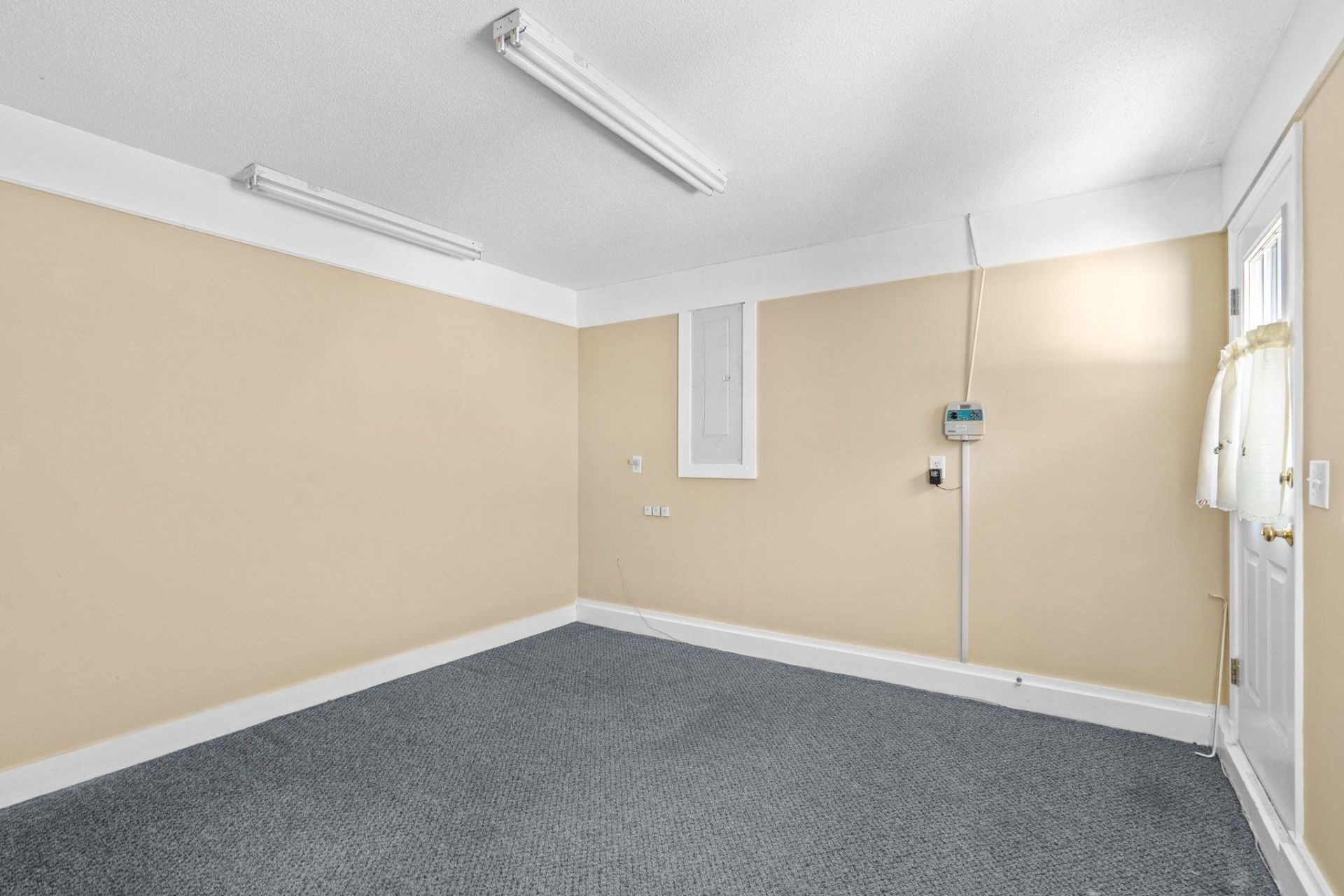205 Prestwick Rd. Photo 41