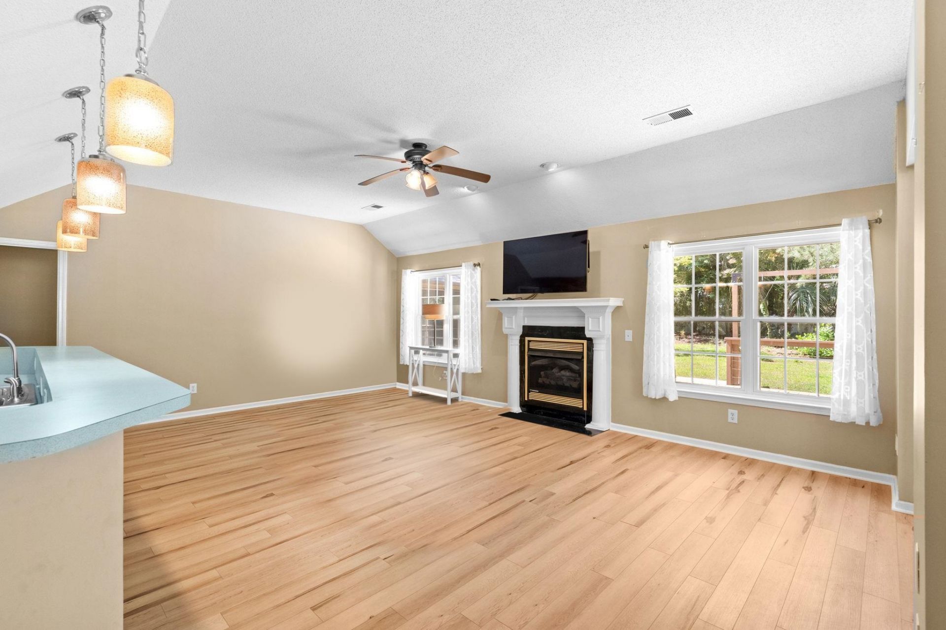 205 Prestwick Rd. Photo 5