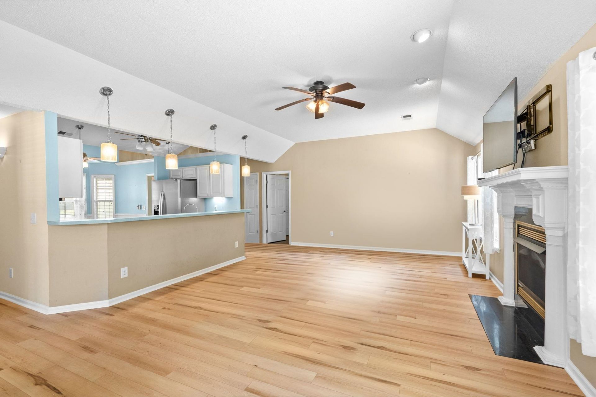 205 Prestwick Rd. Photo 6