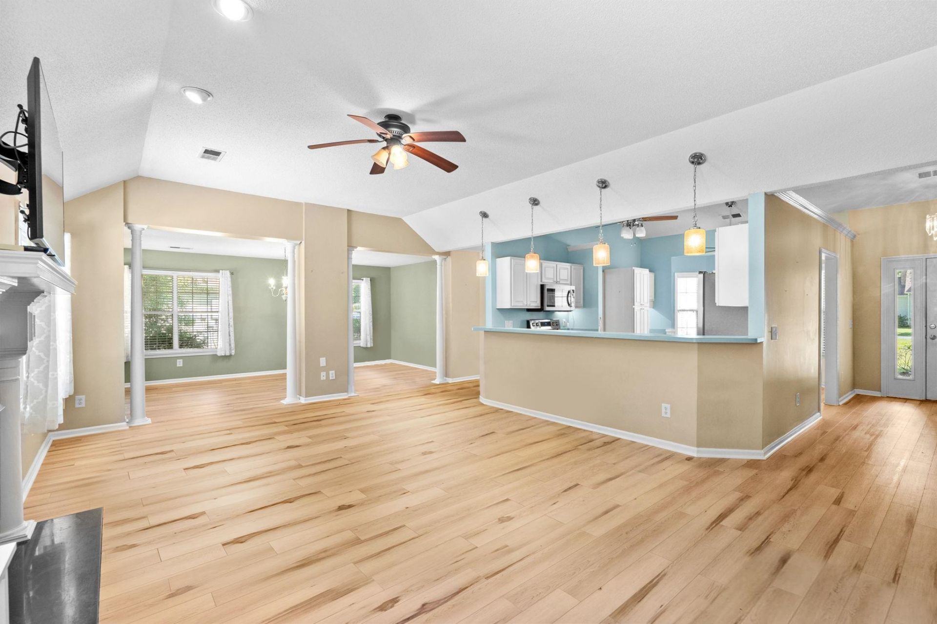 205 Prestwick Rd. Photo 7