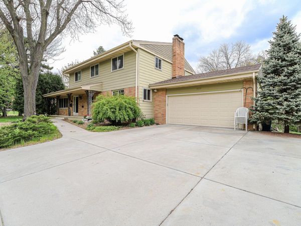 1525 Saint Croix Circle, Golden Valley, MN 55422