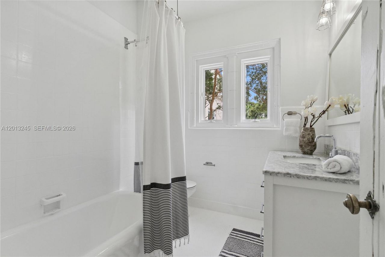 319 Mendoza Ave , Unit 319, Miami, FL 33134 Photo