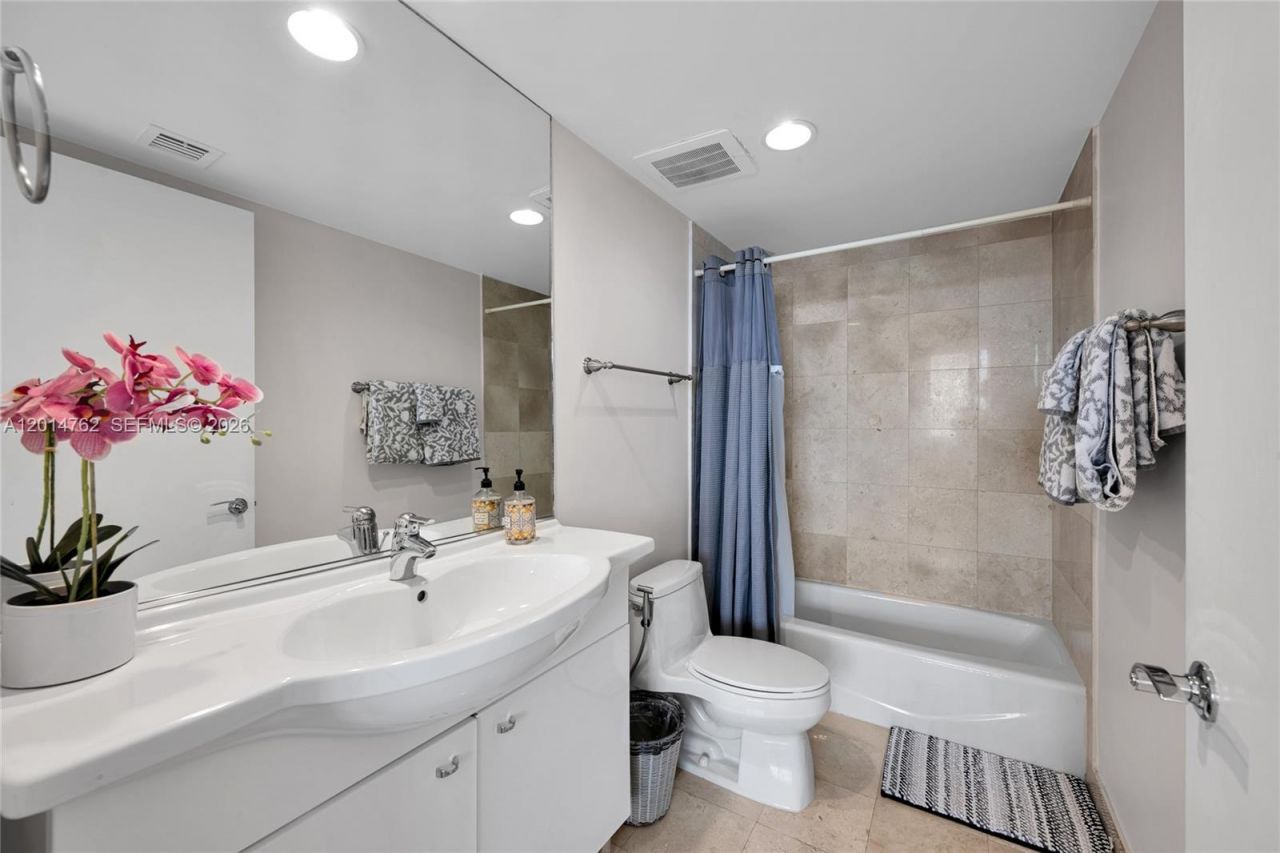 1830 S Ocean Dr, Unit 4504, Hallandale Beach, FL 33009 Photo