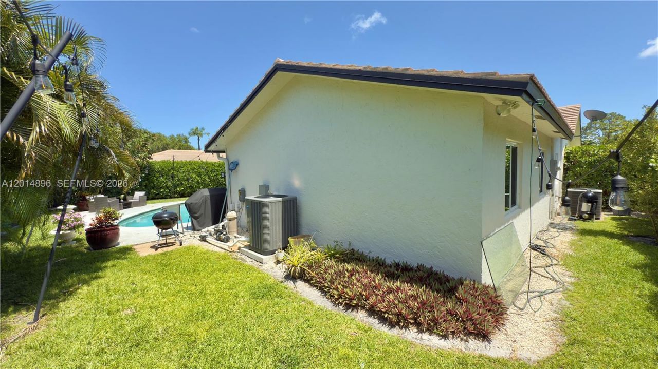 2411 NW 31st St , Boca Raton, FL 33431 Photo