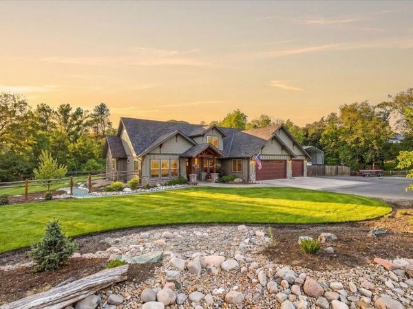 469 Wards Creek Road, Rogue River, OR 97537