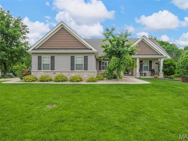704 Wyndgate Estates Drive, Des Peres, MO 63131