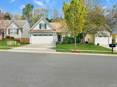 404 Legacy Oaks Circle, Lynchburg, VA 24501