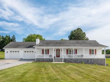 1068 Oakwood Knolls Drive, Bedford, VA 24523