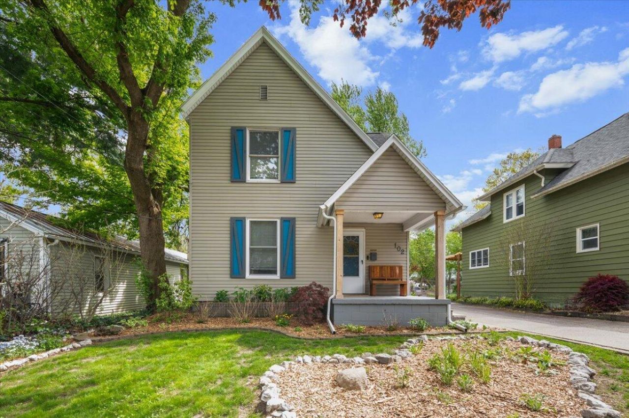 102 Bowne Street Ne, Grand Rapids, MI 49505 Main Photo