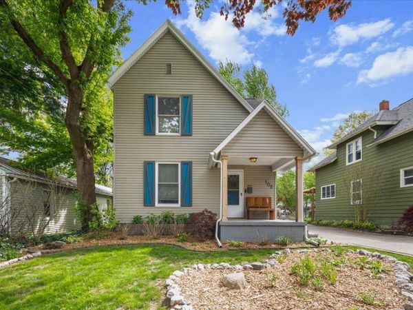 102 Bowne Street NE, Grand Rapids, MI 49505