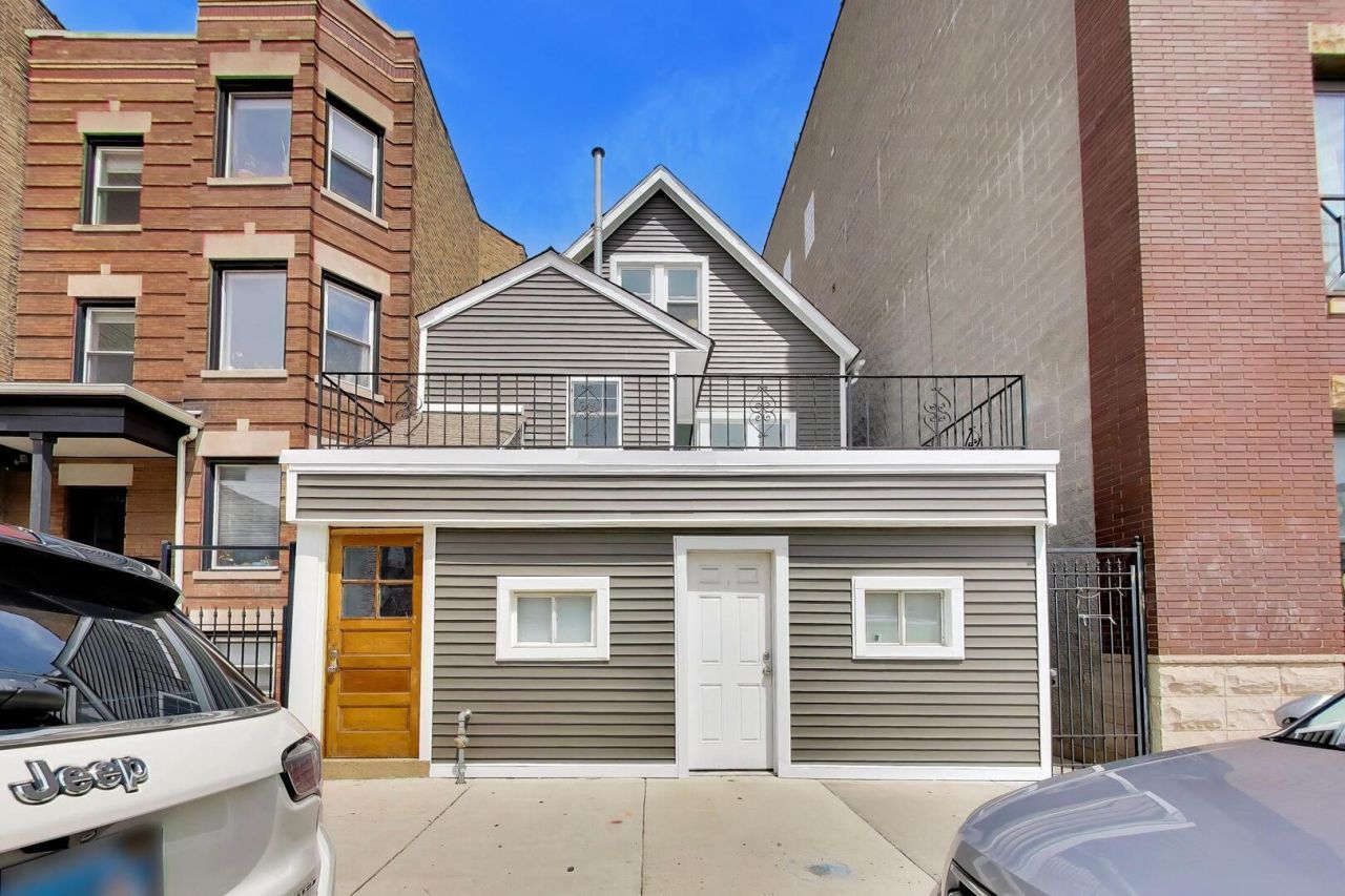 3450 W Diversey Avenue, Chicago, IL 60647 Main Photo