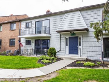 18-2 Great Wood Court, Fairport, NY 14450