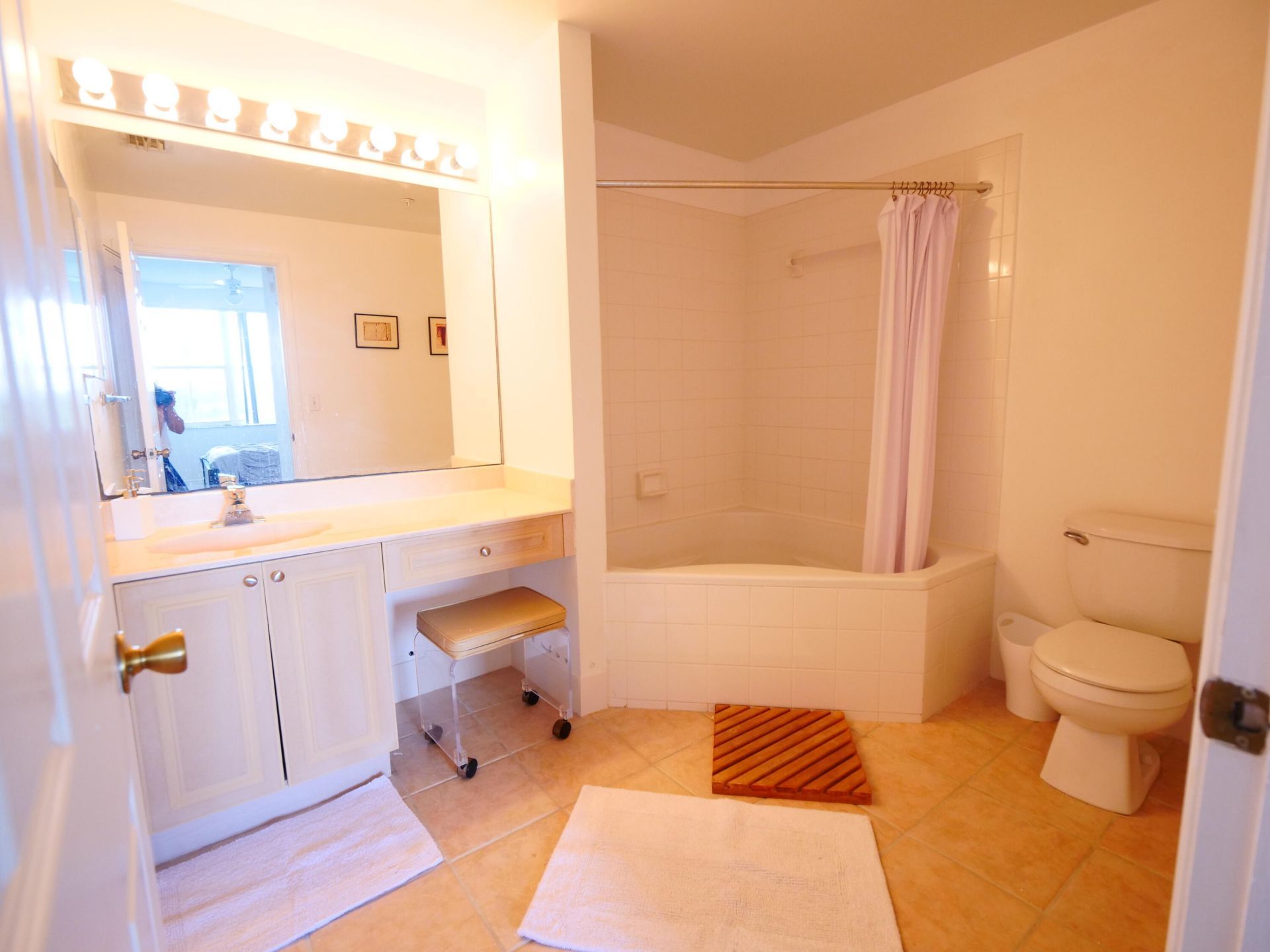 2040 Greenview Shores Boulevard, Unit 221, Wellington, FL 33414 Photo