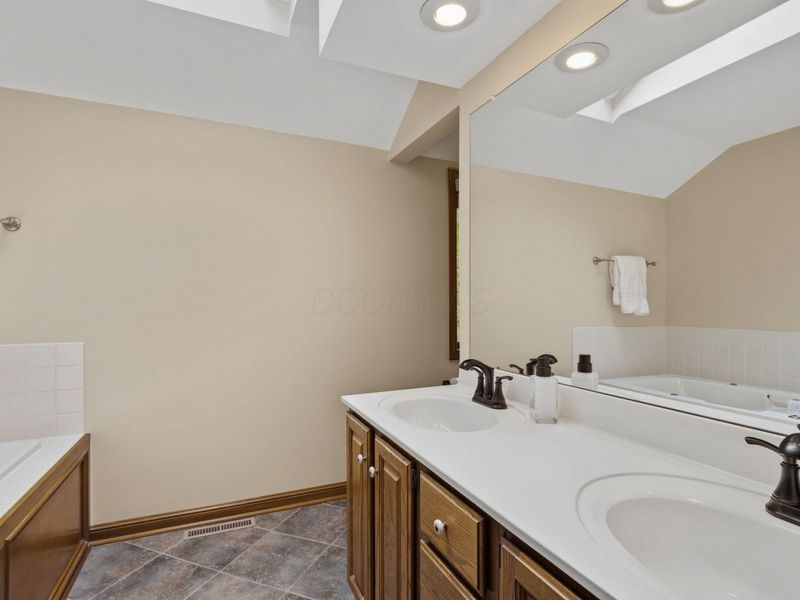 1067 Weatherwood Court, Westerville, OH 43082 Photo 37