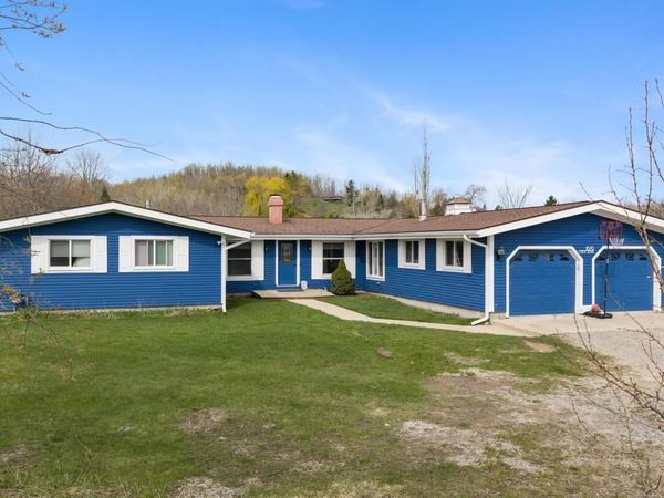 1670 Click Road, Petoskey, MI 49770
