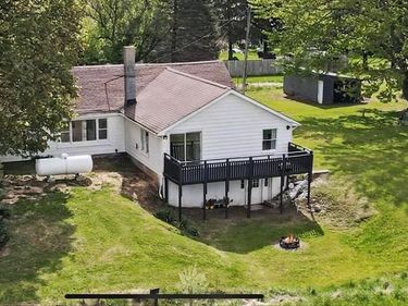 9433 E Lovejoy Road, Conway Twp, MI 48872