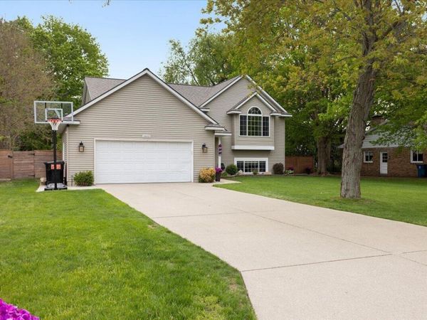 1802 Cedar Tree Drive, Jenison, MI 49428