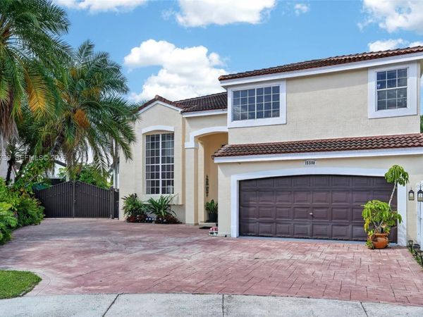 15500 SW 99th Ln , Miami, FL 33196