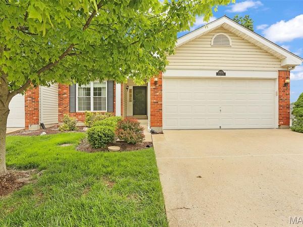 10276 Highbury Lane , St Louis, MO 63123