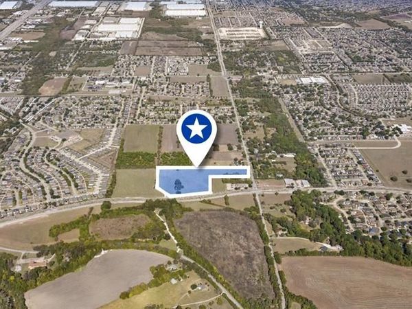 1001 N Houston School Road , Lancaster, TX 75146