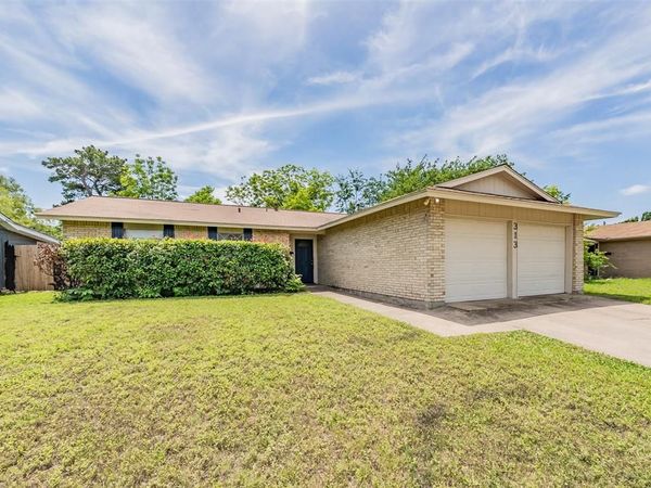 313 Hawthorne Lane, Grand Prairie, TX 75052