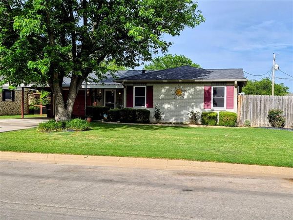 191 Hampton Street , Graham, TX 76450