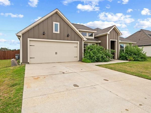 943 Buttercup Drive , Pilot Point, TX 76258