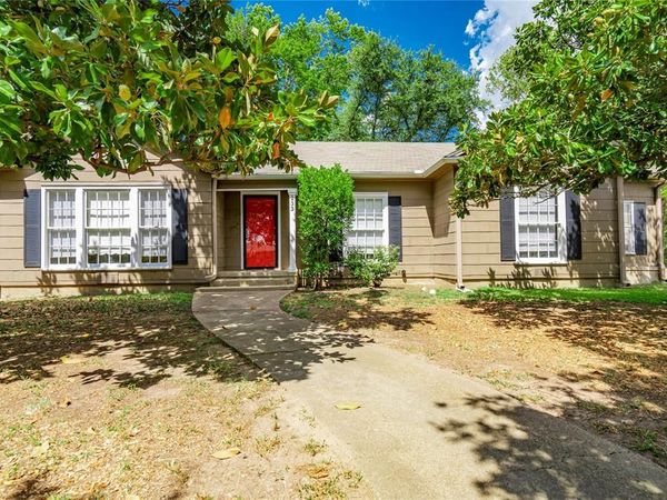 233 E James Street, Wills Point, TX 75169