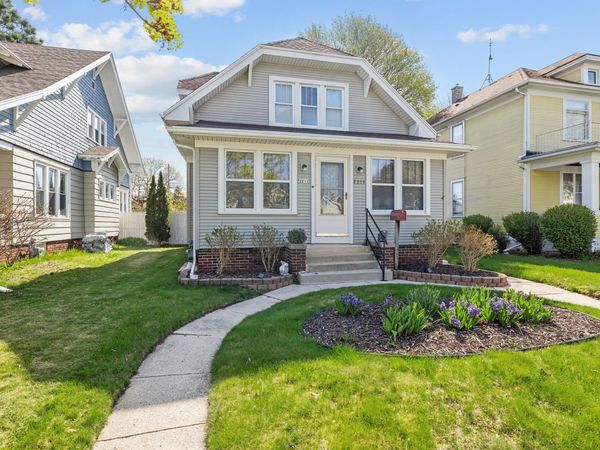 2211 N 8th St, Sheboygan, WI 53083