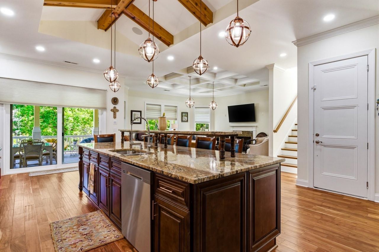 321 N Oak Dr. Photo 8