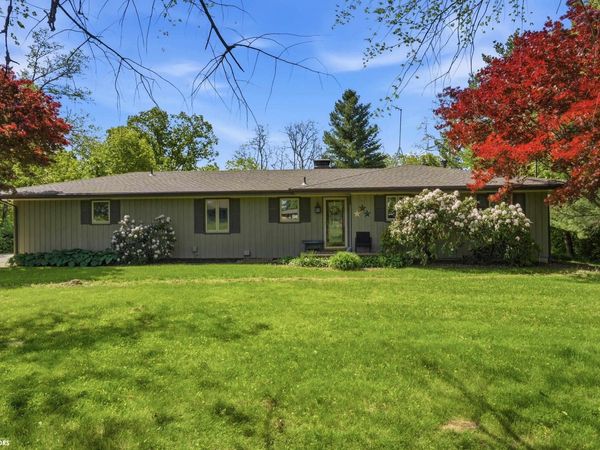 12002 Sylvan Heights Rd, Burlington, IA 52601