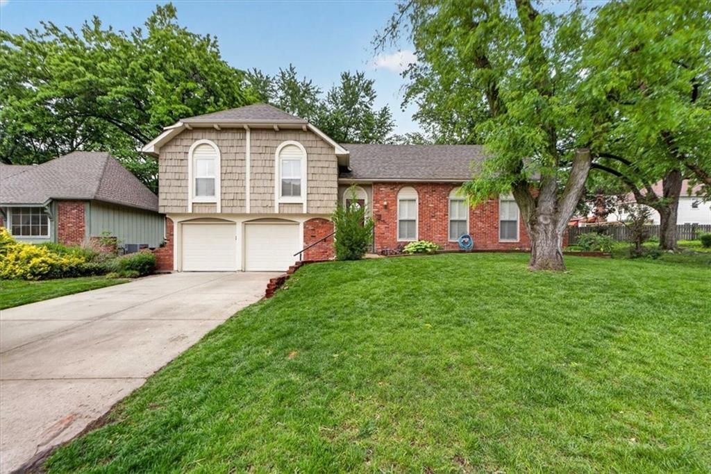 8804 W 92nd Street, Overland Park, KS 66212 Main Photo