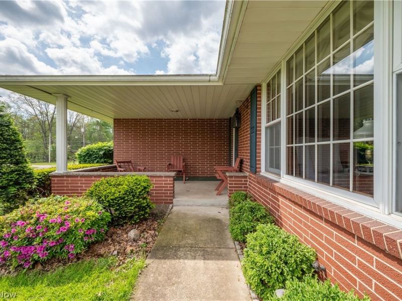 1498 Brantford Drive, Youngstown, OH 44509 Photo 2