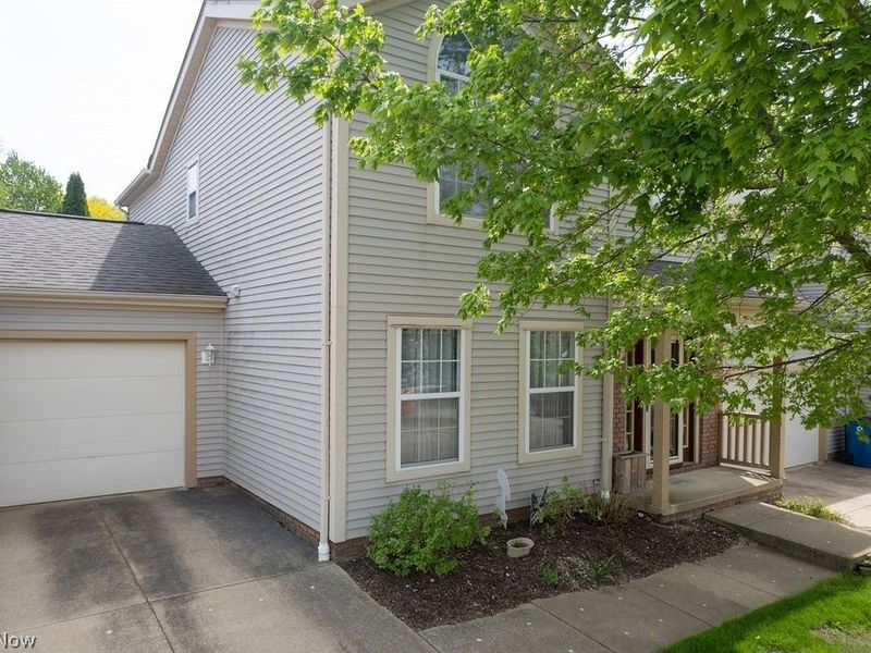 8683 Kingfisher Lane, Macedonia, OH 44056 Photo 2